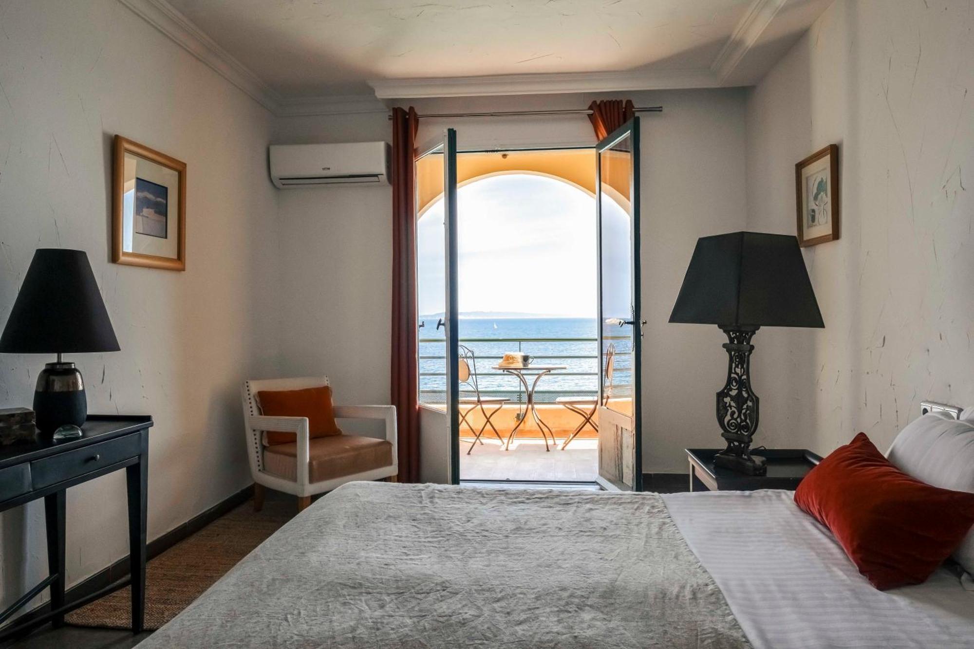 Surplage Hotel Cavaliere Le Lavandou Exterior photo
