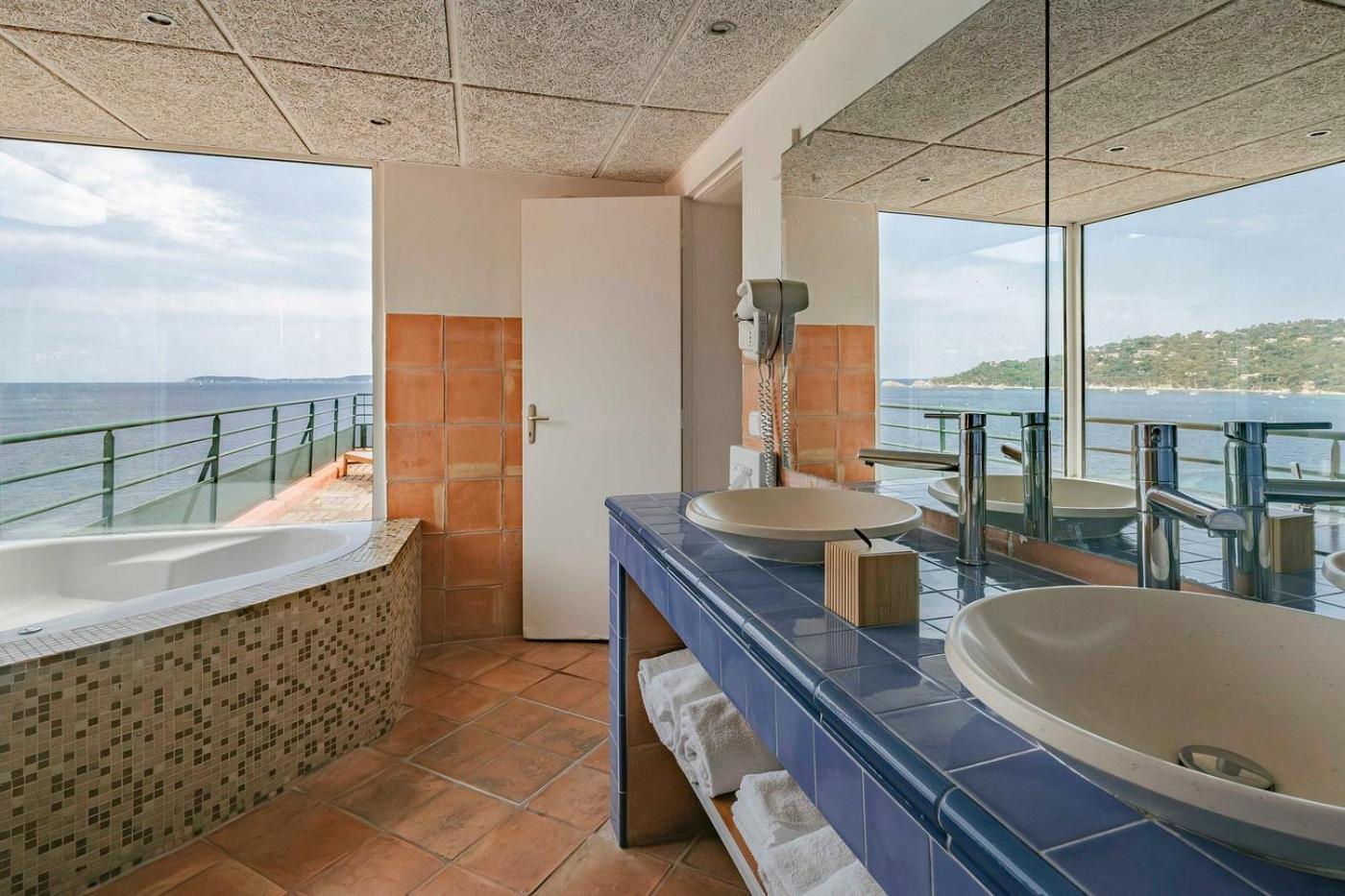 Surplage Hotel Cavaliere Le Lavandou Exterior photo