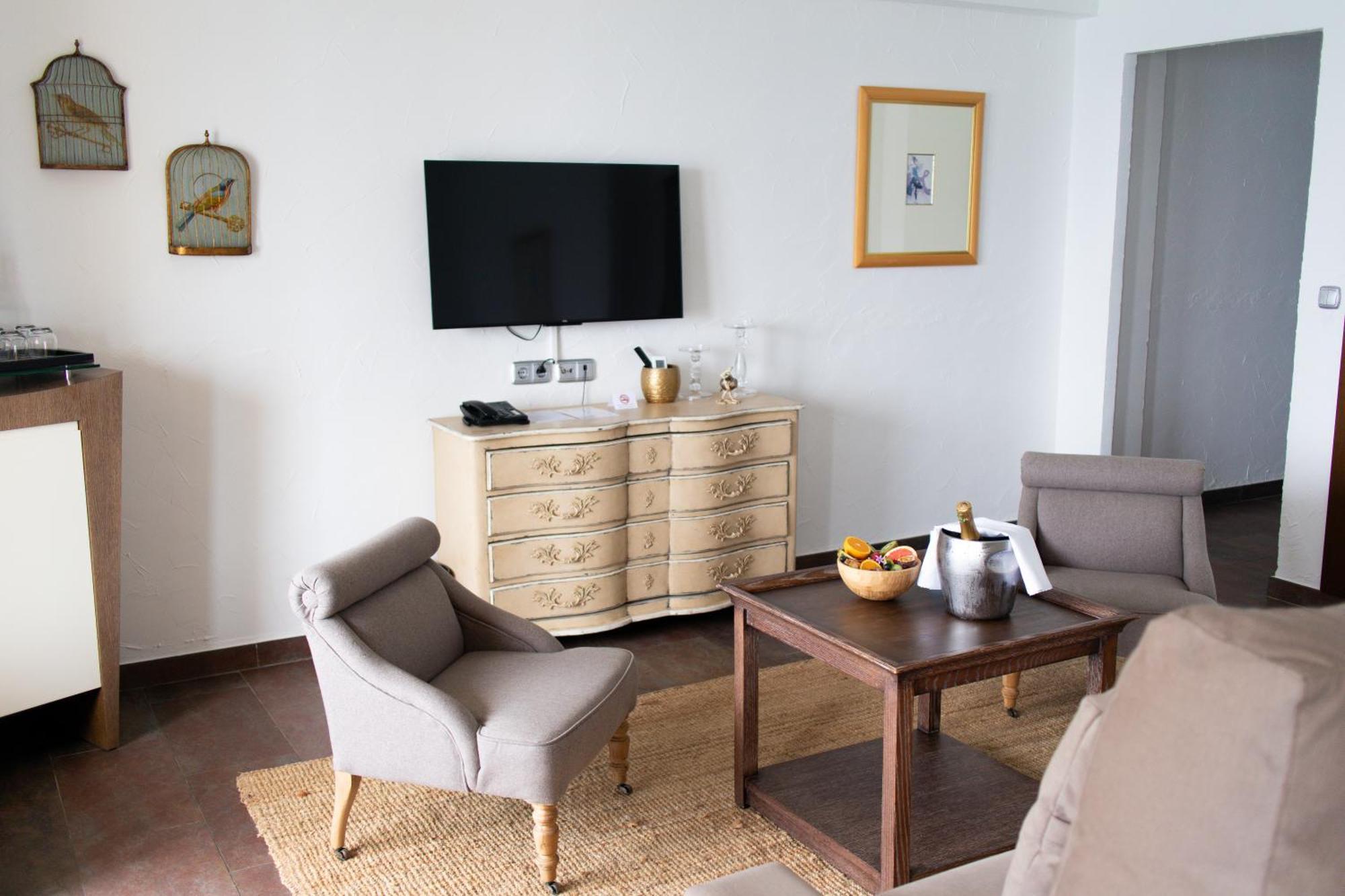 Surplage Hotel Cavaliere Le Lavandou Exterior photo